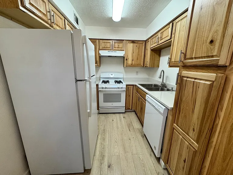 12204 Candelaria Rd NE — Photo 9