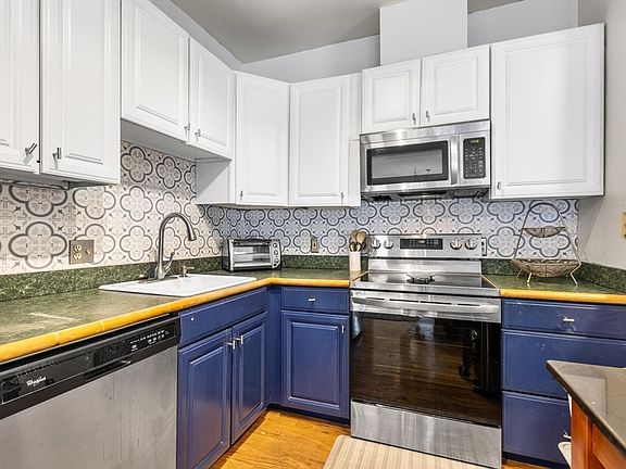 5th image of 106 13th St APT 202
