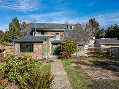 608 NW Estate Dr, Seal Rock, OR, 97376