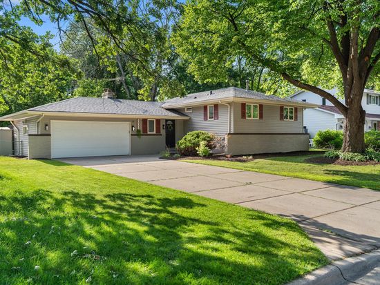 1380 Parkwood Dr, Woodbury, MN 55125