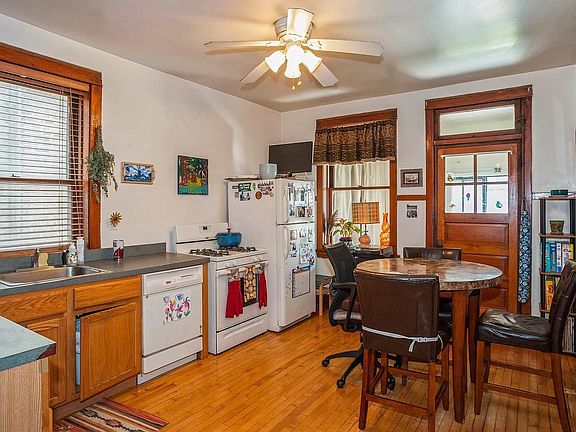4th image of 2319 W School St APT 2