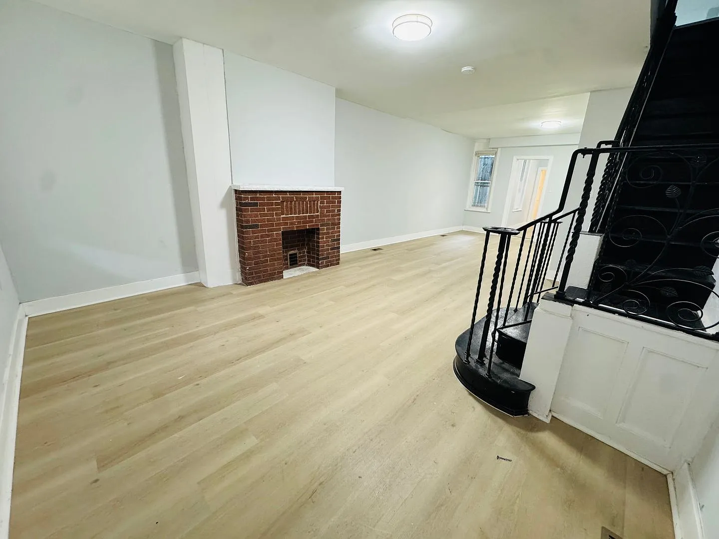 4 bed, 1.5 bath, $1,800 — Photo 2