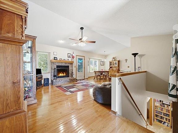 4th image of 2040 N Parkridge Ct