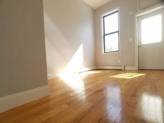 Rented by Evergreen Apartments BK | media 7