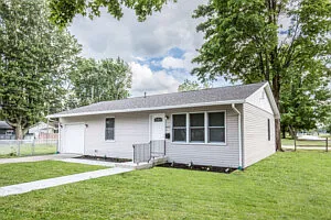 1402 Edgewood - House — Photo 1