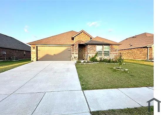 4 bed, 2081 sqft, $2,450 — Photo 2