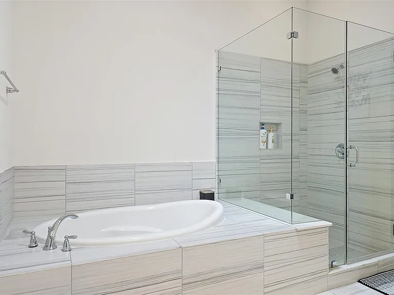 2211 Robert Browning St — Photo 14