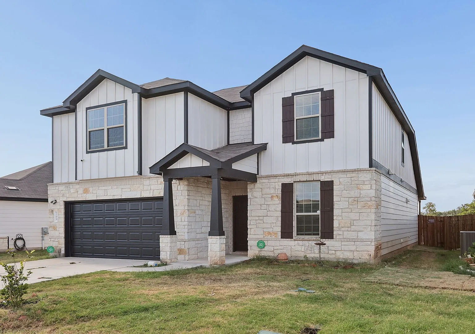 Fresh, Stylish & Ready to Welcome You Home! — Photo 2