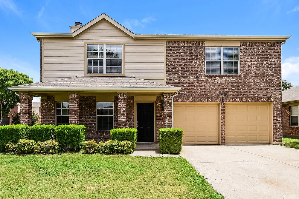 4 bed, 2.5 bath, 2013 sqft, $2,365 — Photo 1