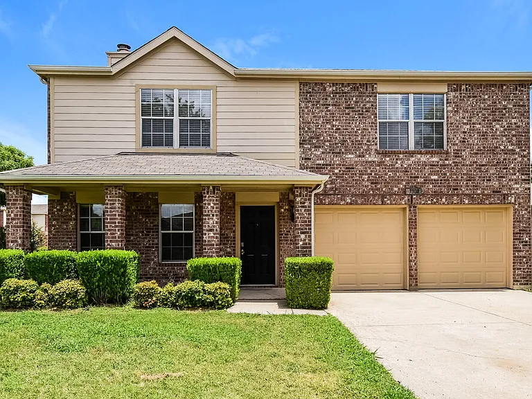3304 Creekwood Dr — Photo 1