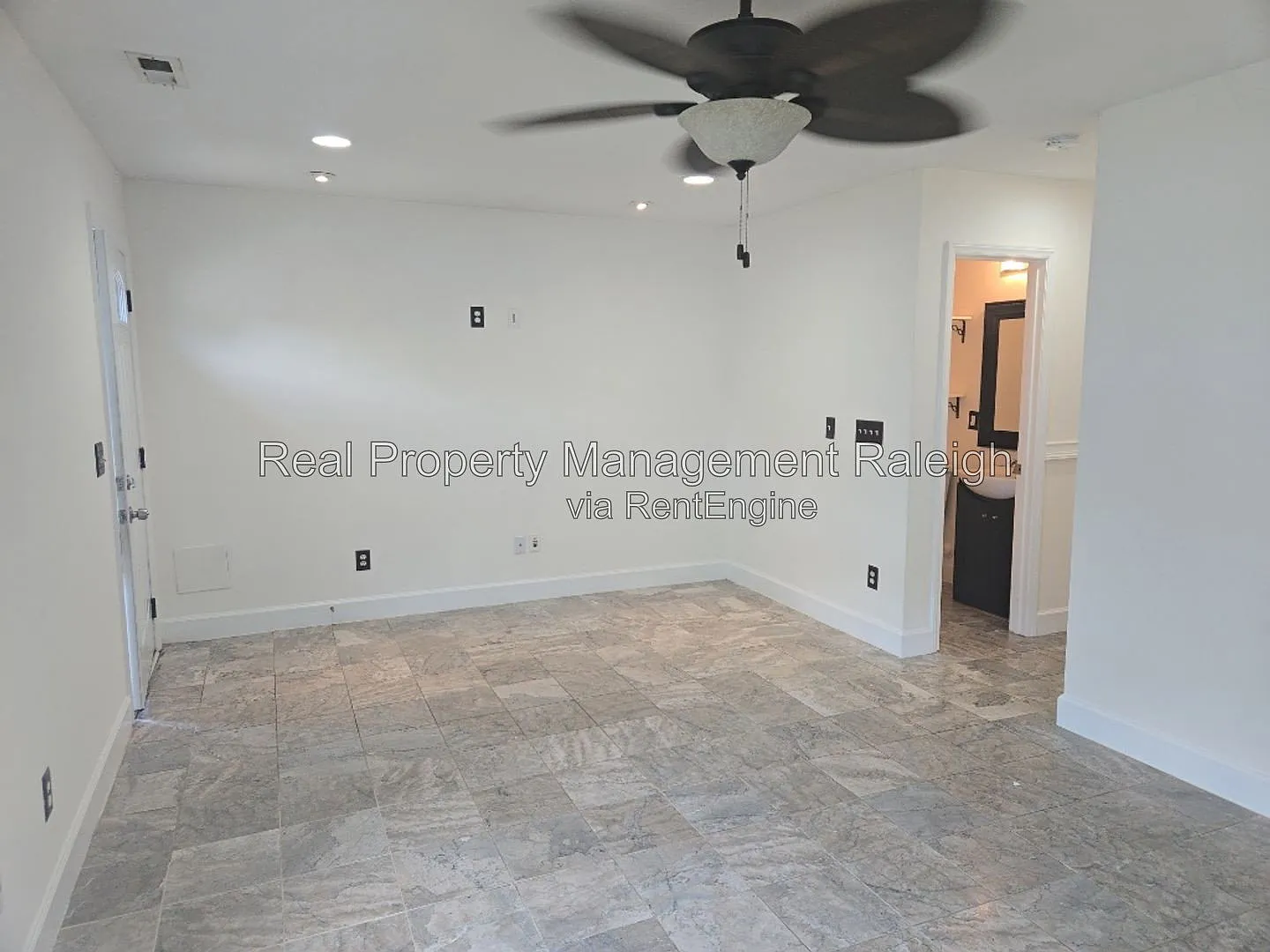 3 bed, 2.5 bath, 1207 sqft, $1,600 — Photo 3