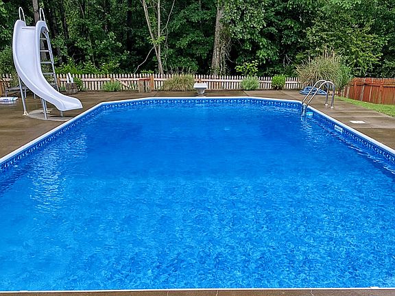 3rd image of 363 Wells Ct