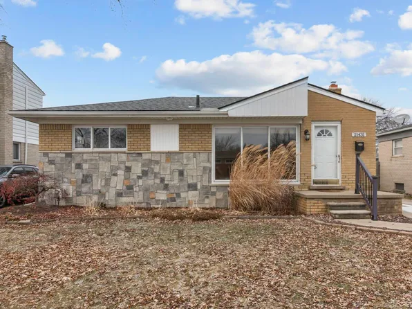 21431 Lakebreeze St, Saint Clair Shores, MI 48082