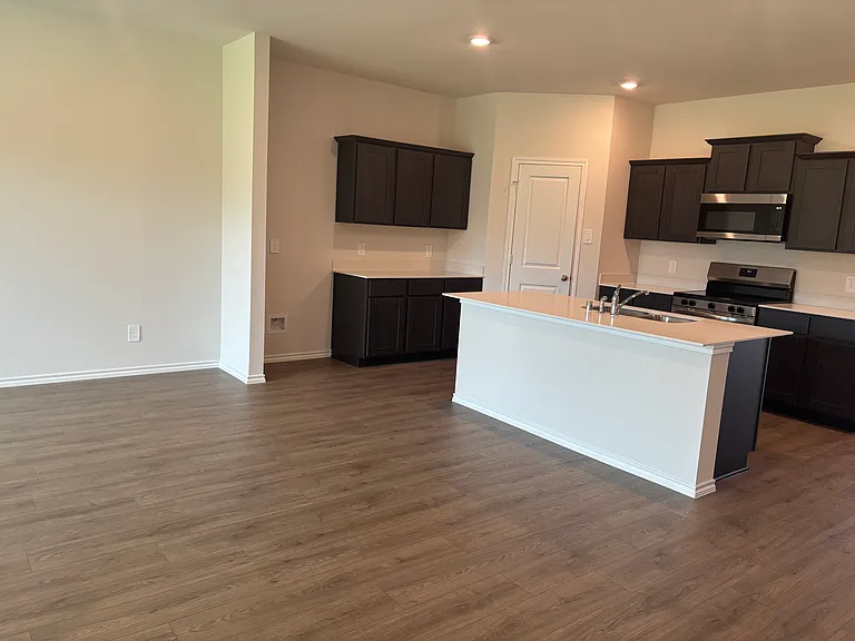 4005 Oakcrest Ln — Photo 9