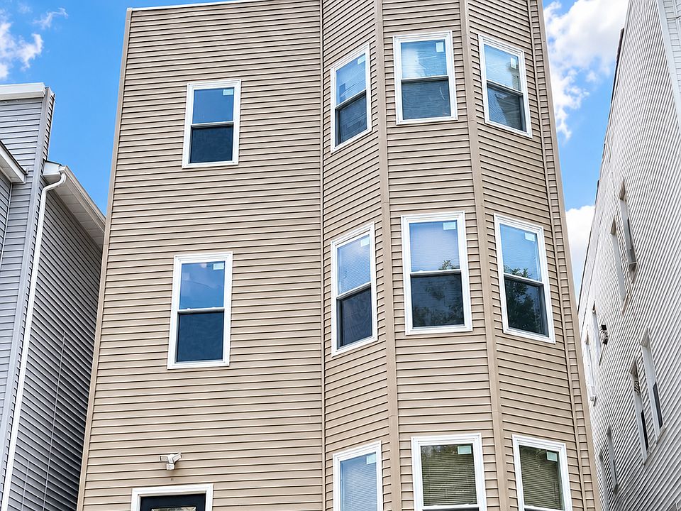 1st image of 318 W Runyon St Floor 3