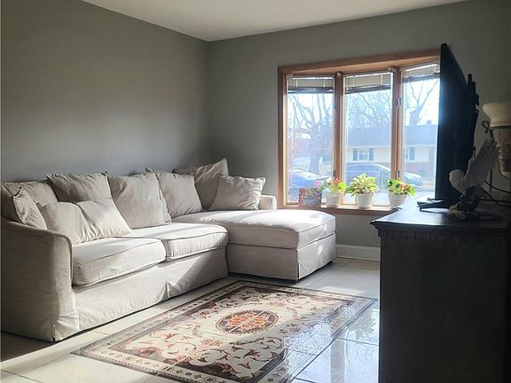 3rd image of 40 Carma Dr