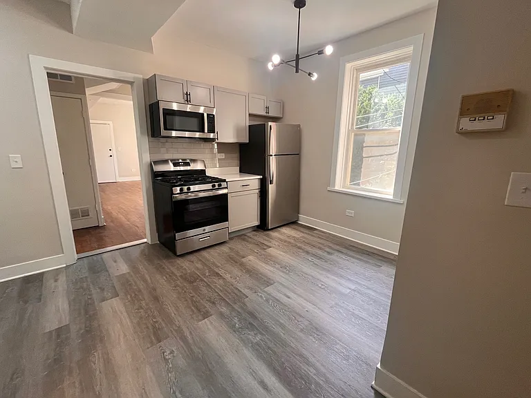 2955 N Spaulding Ave #1R — Photo 5