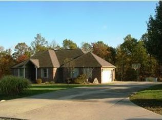 622 N Deer Lake Dr, Bloomfield, IN 47424