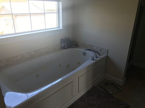 4th image of 5018 Chinquapin Ln