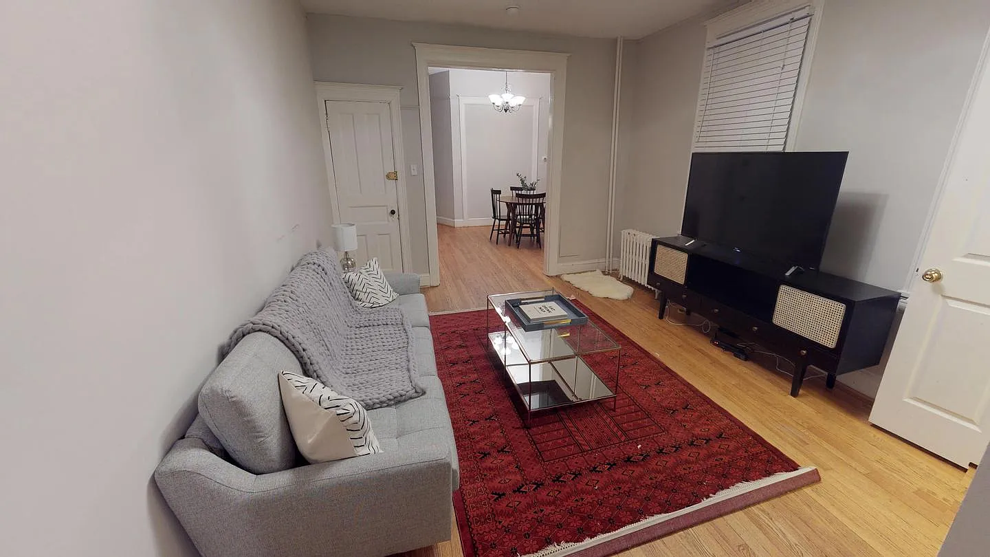 Private Room in Beautiful townhouse at the heart of Adams Morgan — Photo 2