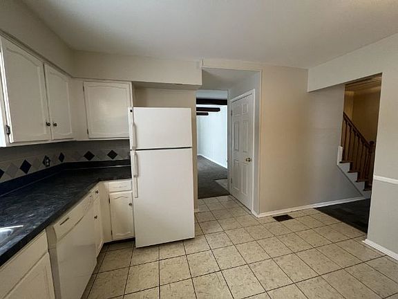 5th image of 1110 Sussex Ln