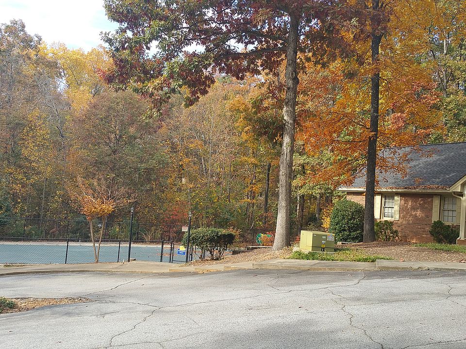2nd image of 2070 Shadwell Way