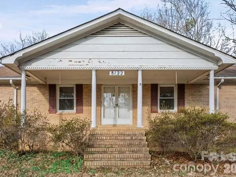 8122 Knollwood Cir — Photo 2