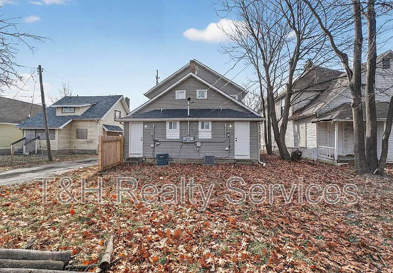 926 W 32nd St — Photo 32