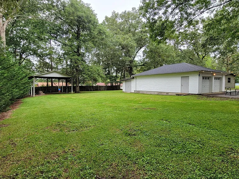 709 James Ave — Photo 32