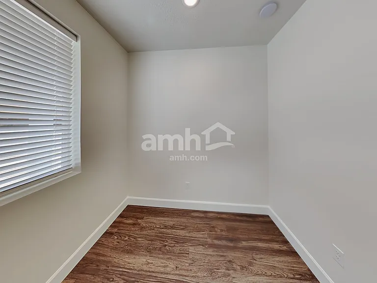 288 N Allen Ln — Photo 9