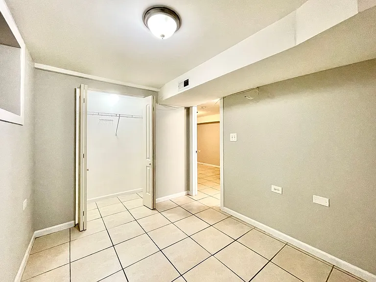 1644 N California Ave — Photo 29