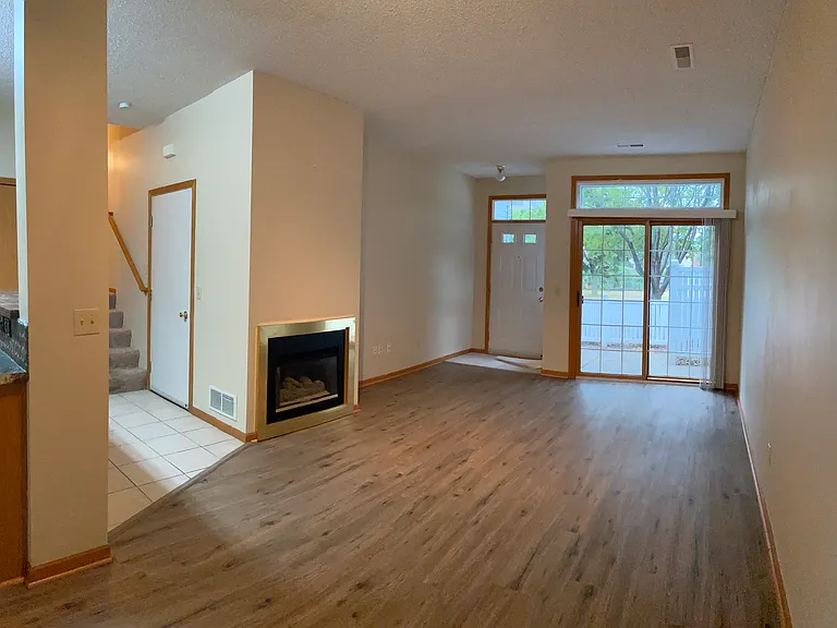 15620 Garrett Dr — Photo 2