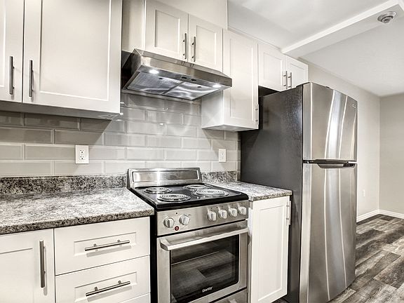2nd image of 2682 Bloor St W