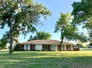 405 Parker St, Azle, TX 76020