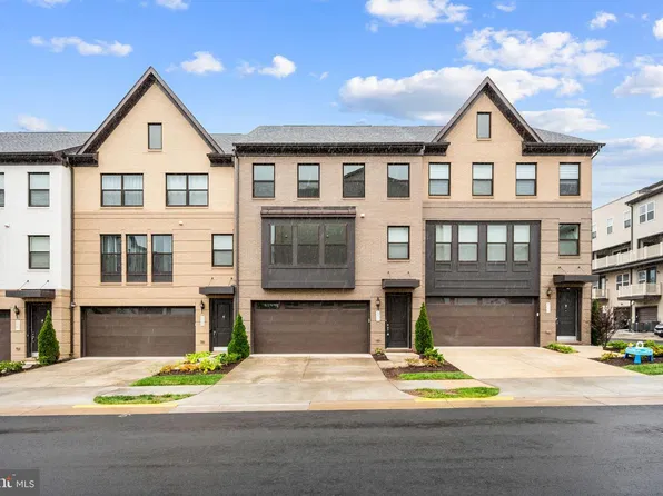 4911 Longmire Way, Chantilly, VA 20151