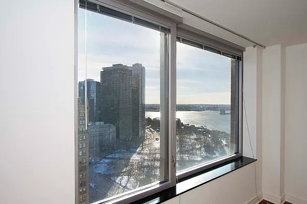 Sold by LG Fairmont Group | media 6