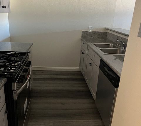 4th image of 1339 N Sycamore Ave APT 110