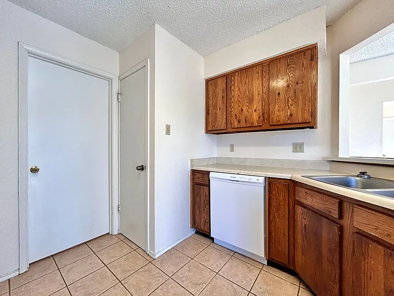 1760 Horseshoe Cir — Photo 13