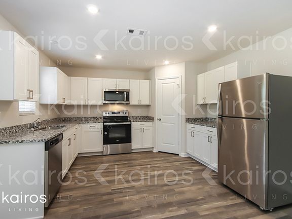 5th image of 732 Cedar Point Dr
