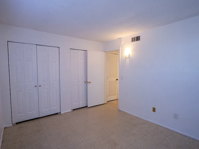 2460 N Balboa Ave — Photo 12