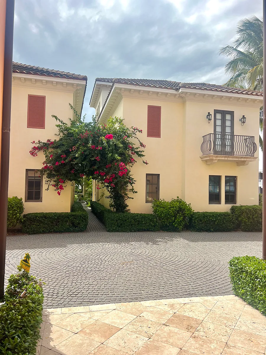 Building Photo - 1520 Ocean Dr