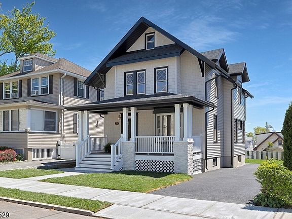 3rd image of 132 Argyle Pl