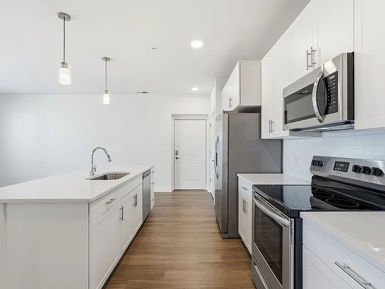 Elwood Apartment Homes — Photo 82