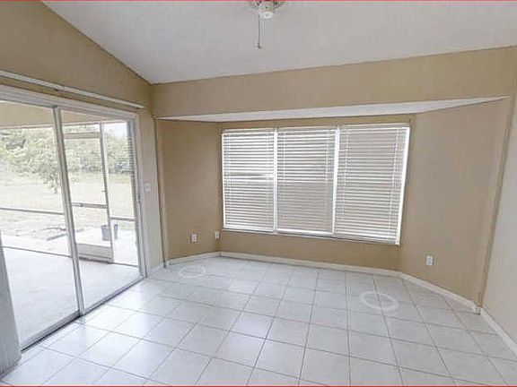 4th image of 557 SW Lucero Dr