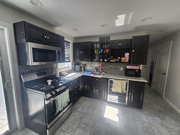 2nd image of 657 Broad St