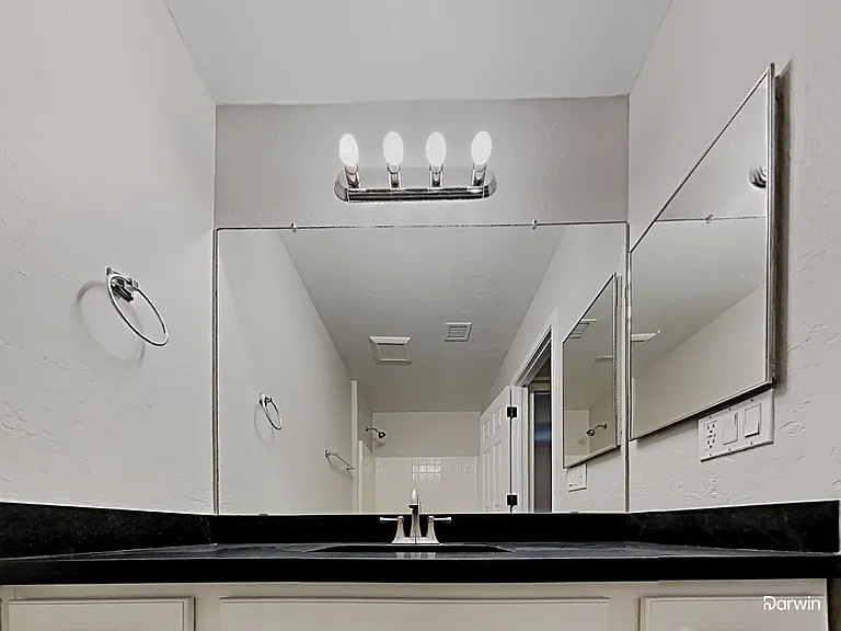 7218 S 37th Dr — Photo 11