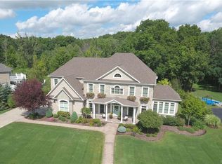 16 Rockdove Ln, Orchard Park, NY 14127