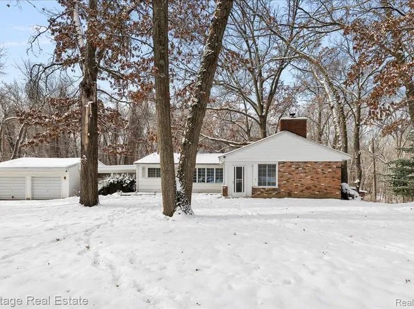 251 Doremus Ave, Waterford, MI 48328
