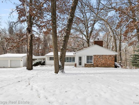 251 Doremus Ave, Waterford, MI 48328