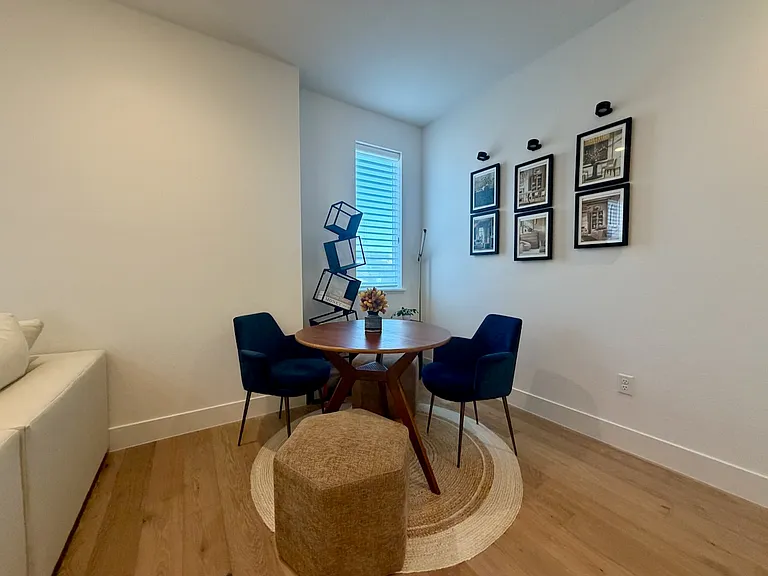 561 Pilgrim Dr — Photo 32